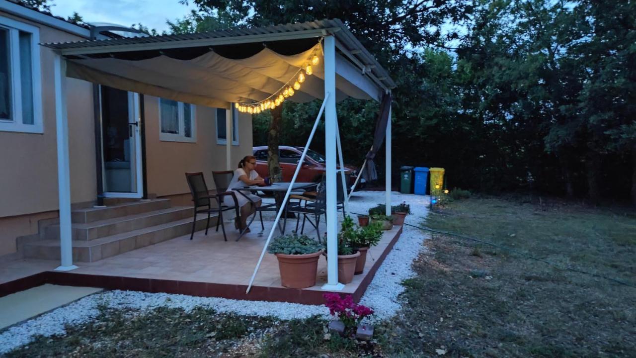 Villa Tiny House Dora Marčana Exterior foto
